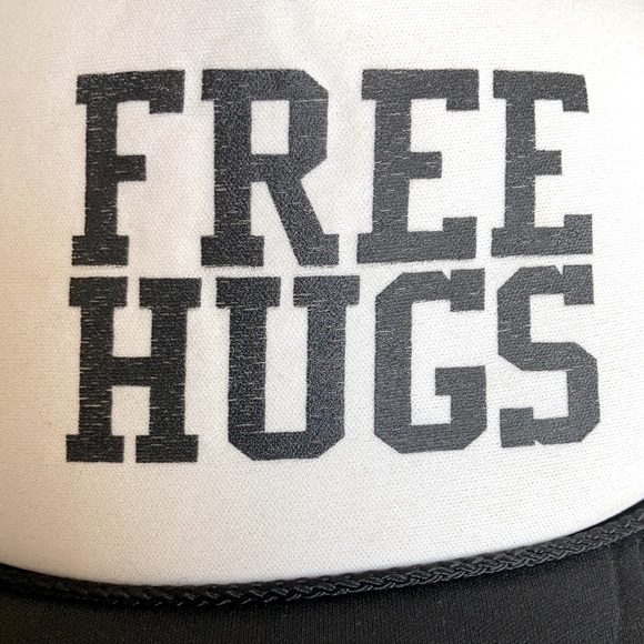 Free Hugs Hat - Picture 4 of 5